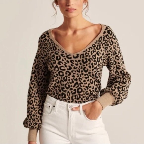 Abercrombie & Fitch Sweaters - Abercrombie and Fitch Women's Tan V-Neck Leopard Print Sweater Size S